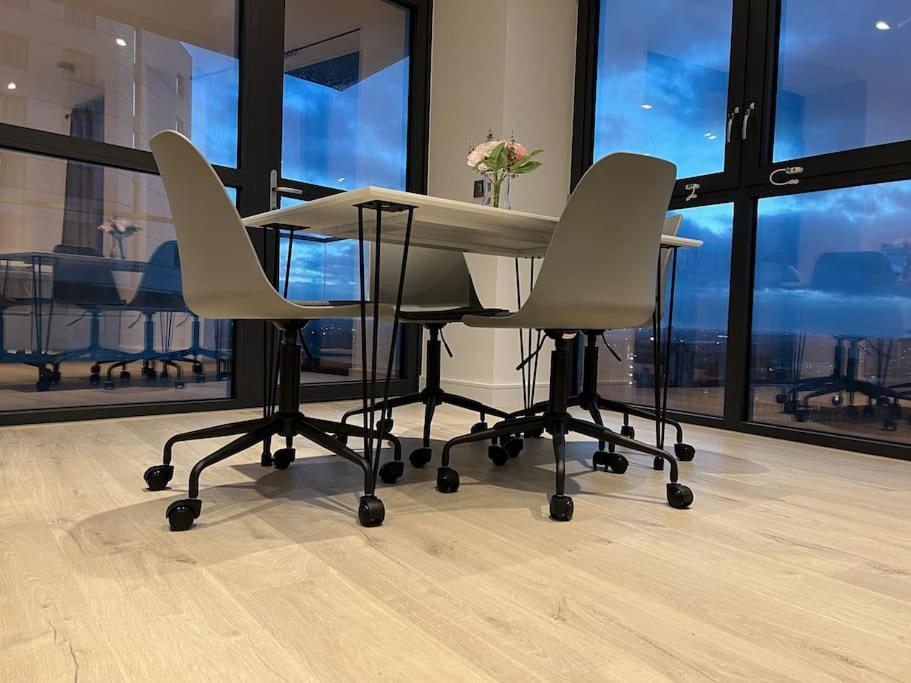 2 Bed Penthouse Style Apartment London Eksteriør bilde