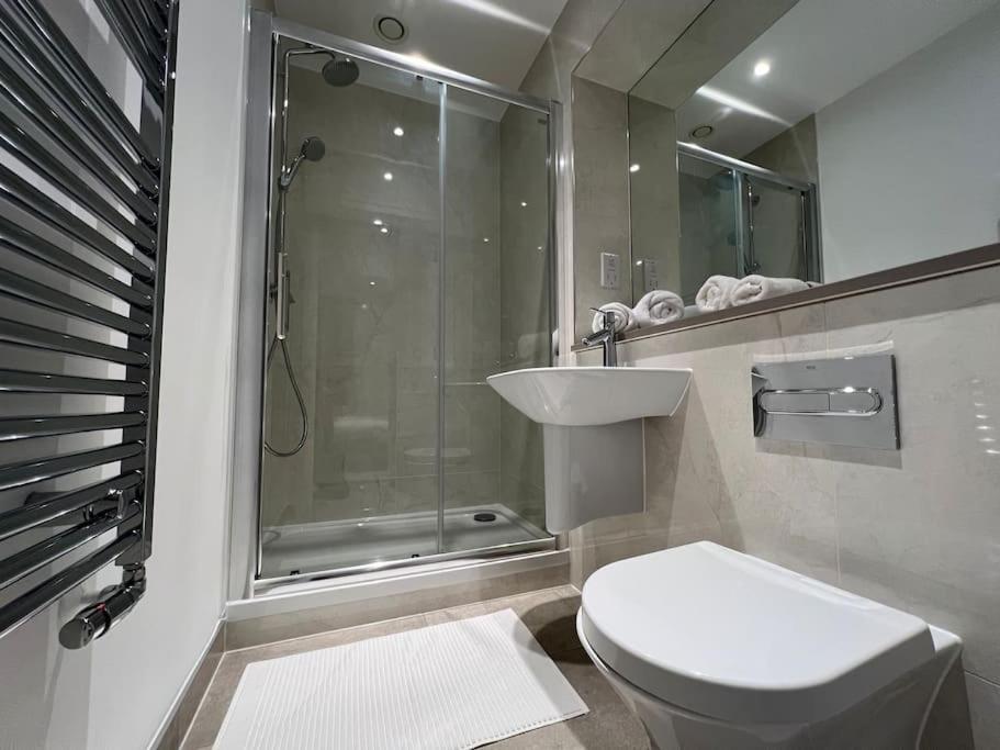 2 Bed Penthouse Style Apartment London Eksteriør bilde
