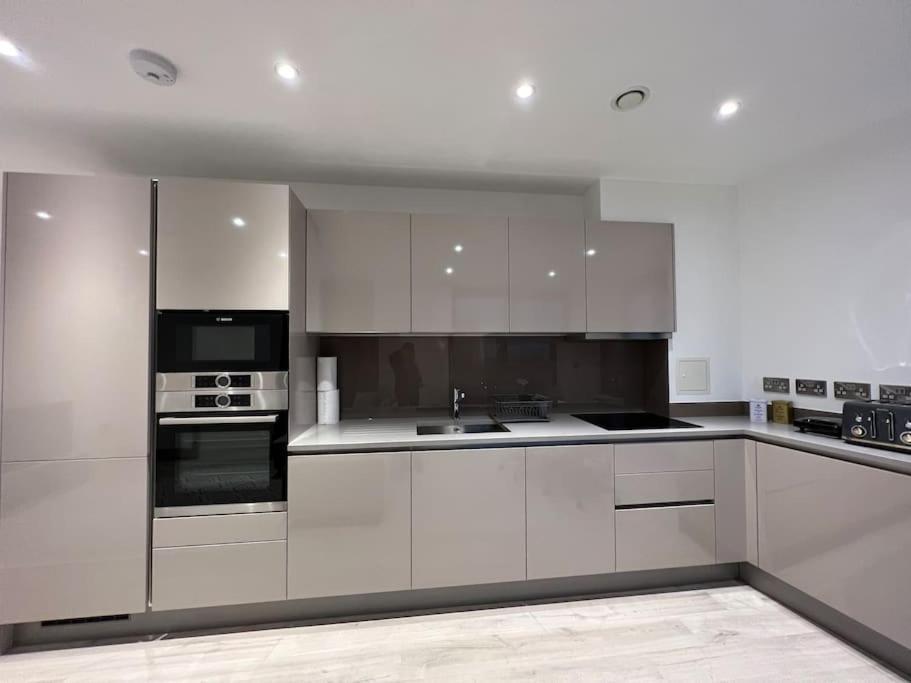 2 Bed Penthouse Style Apartment London Eksteriør bilde