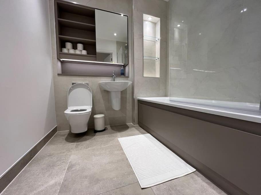 2 Bed Penthouse Style Apartment London Eksteriør bilde