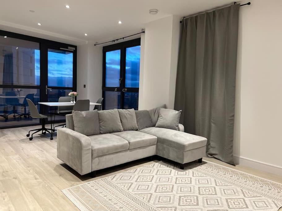 2 Bed Penthouse Style Apartment London Eksteriør bilde
